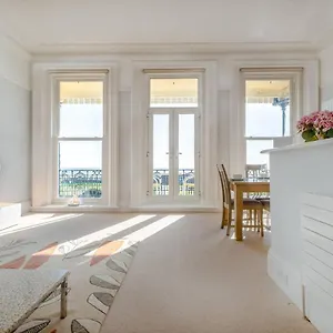  Apartment Spectacular Sea Views! Stylish Apt With Balcony