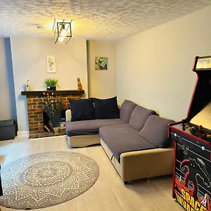  Apartment Central - 1 Bedroom Apartment, Sleeps 4